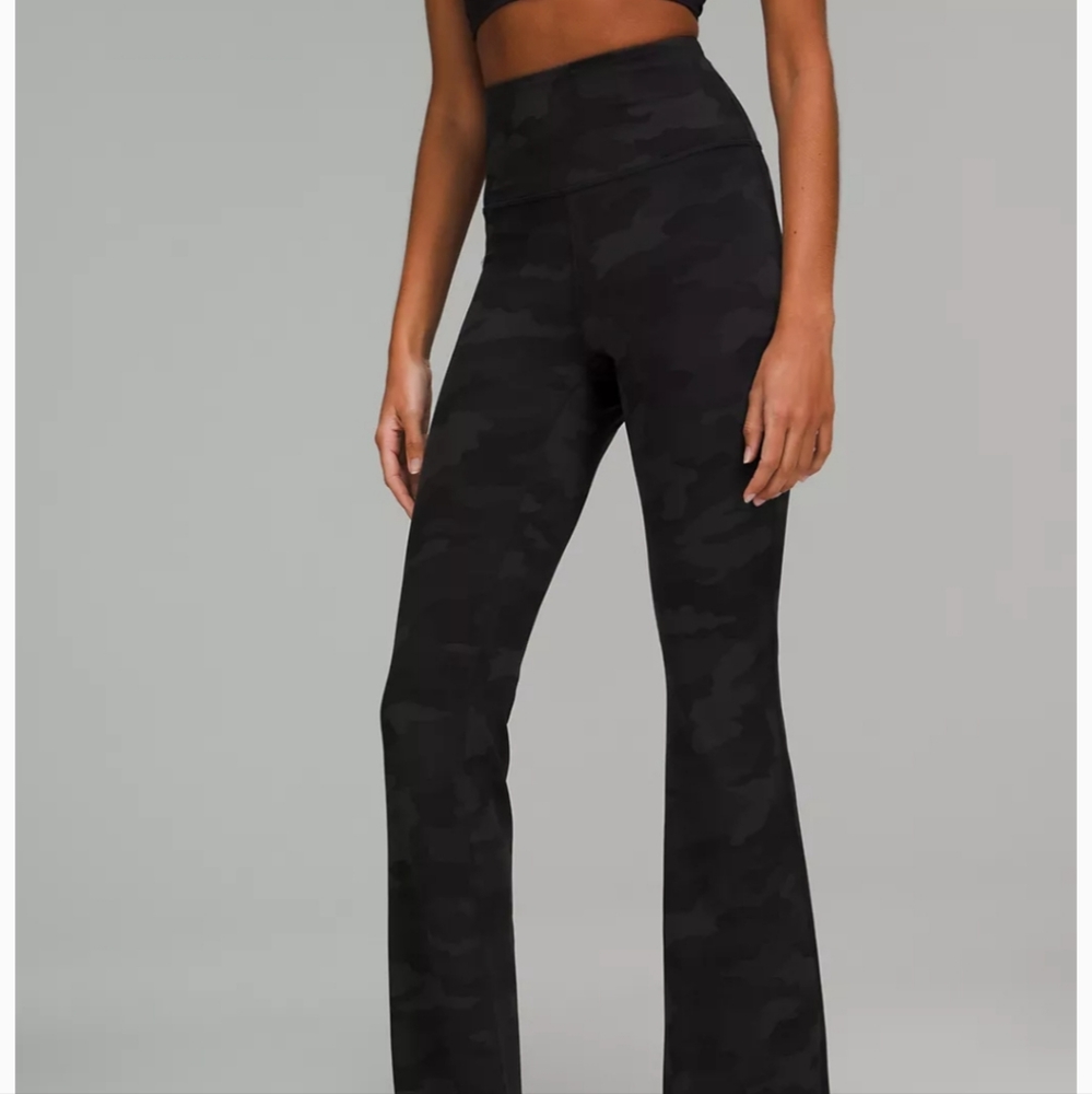Lulu Groove Super-High-Rise Flared Pant Nulu Heritage 365 Camo Deep Coal Multi - Picture 14 of 17